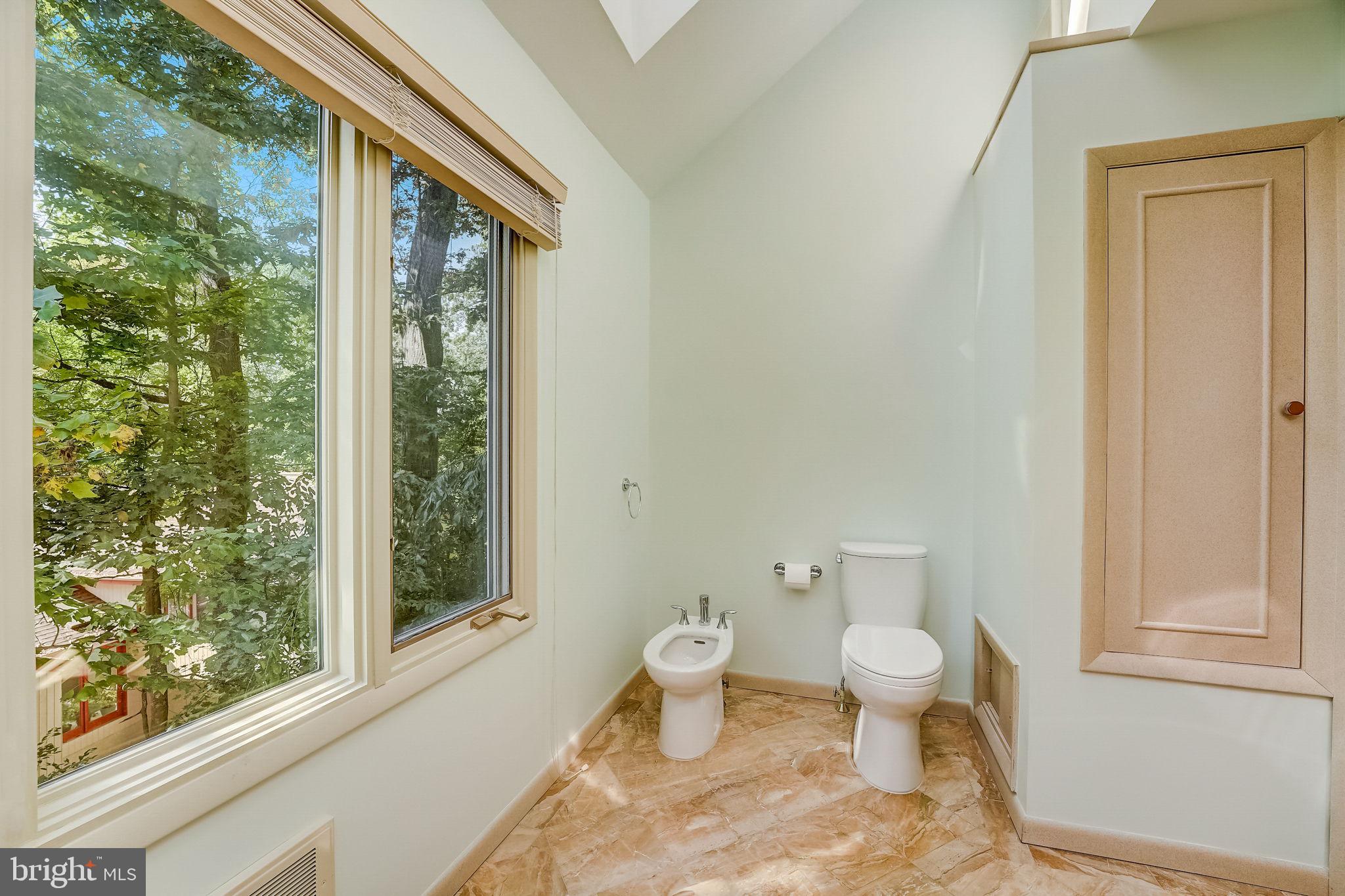936 Honeysuckle Ln