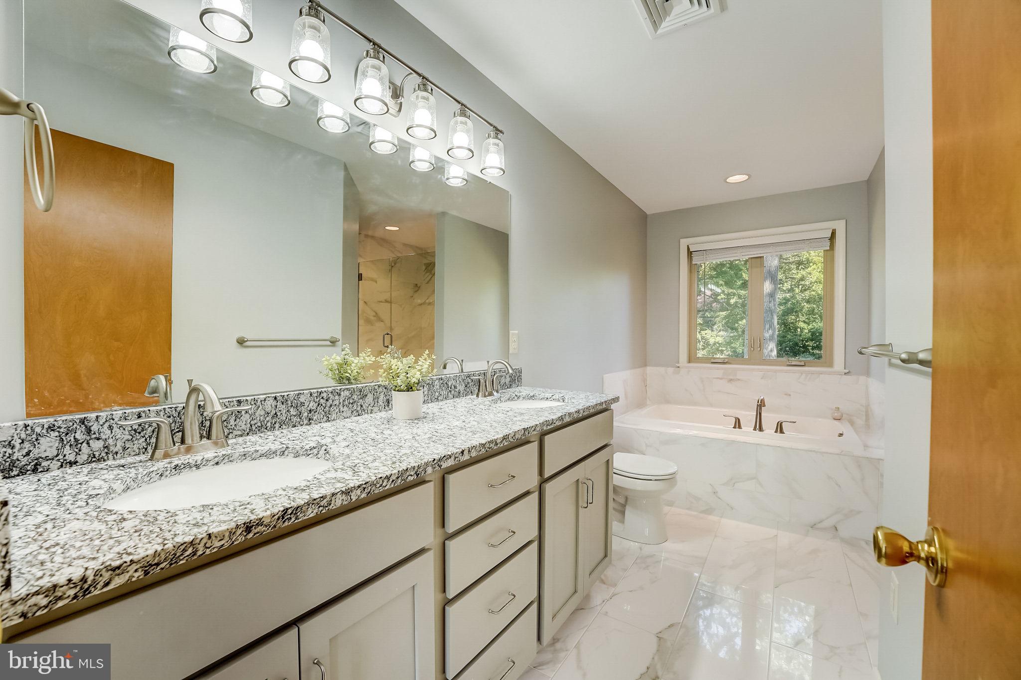 936 Honeysuckle Ln