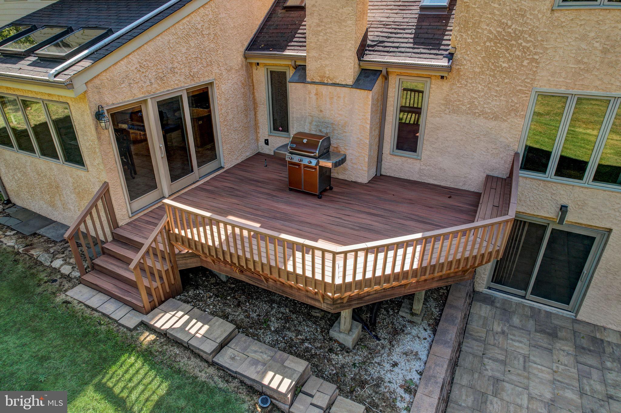 936 Honeysuckle Ln