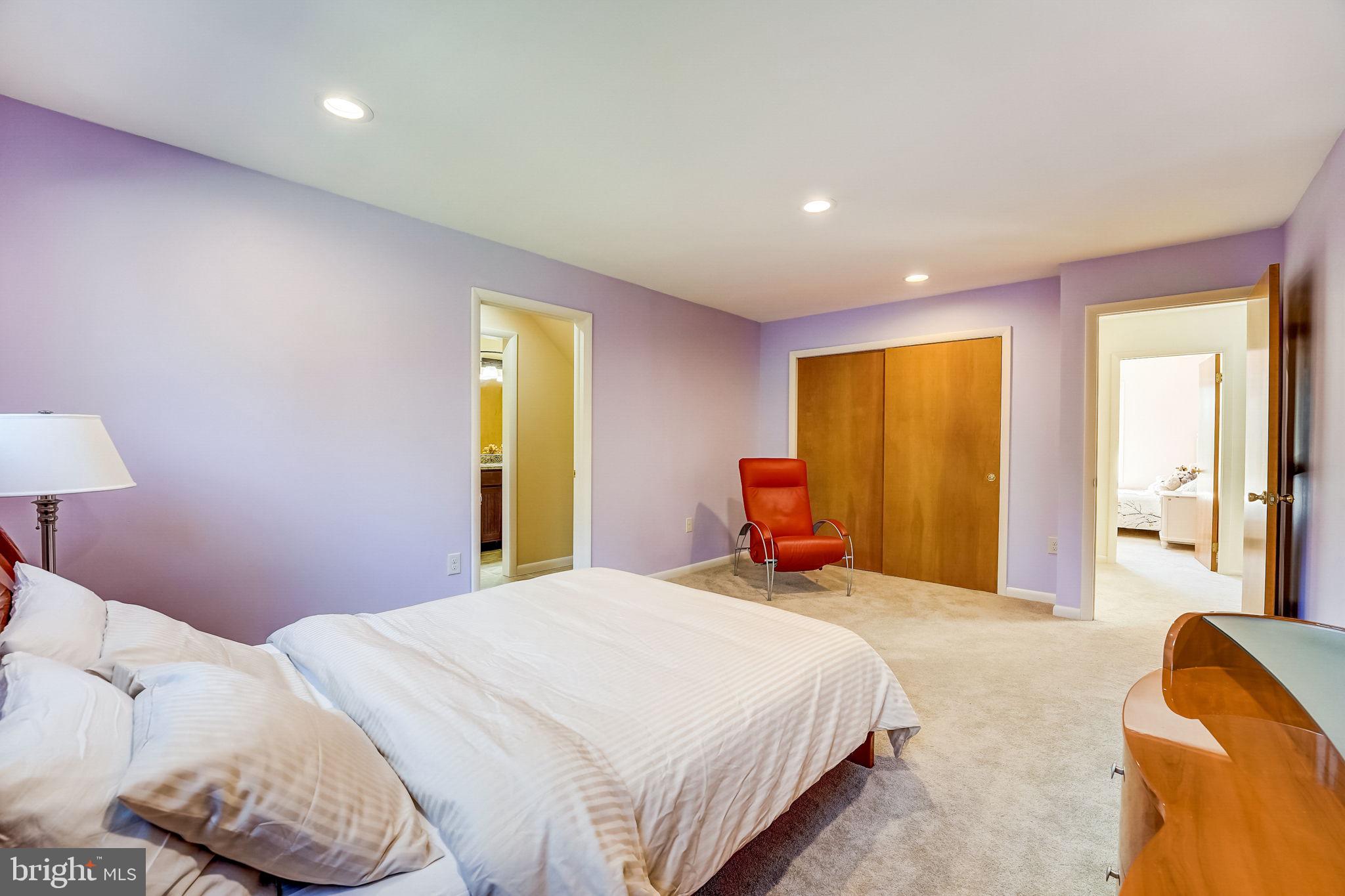 936 Honeysuckle Ln