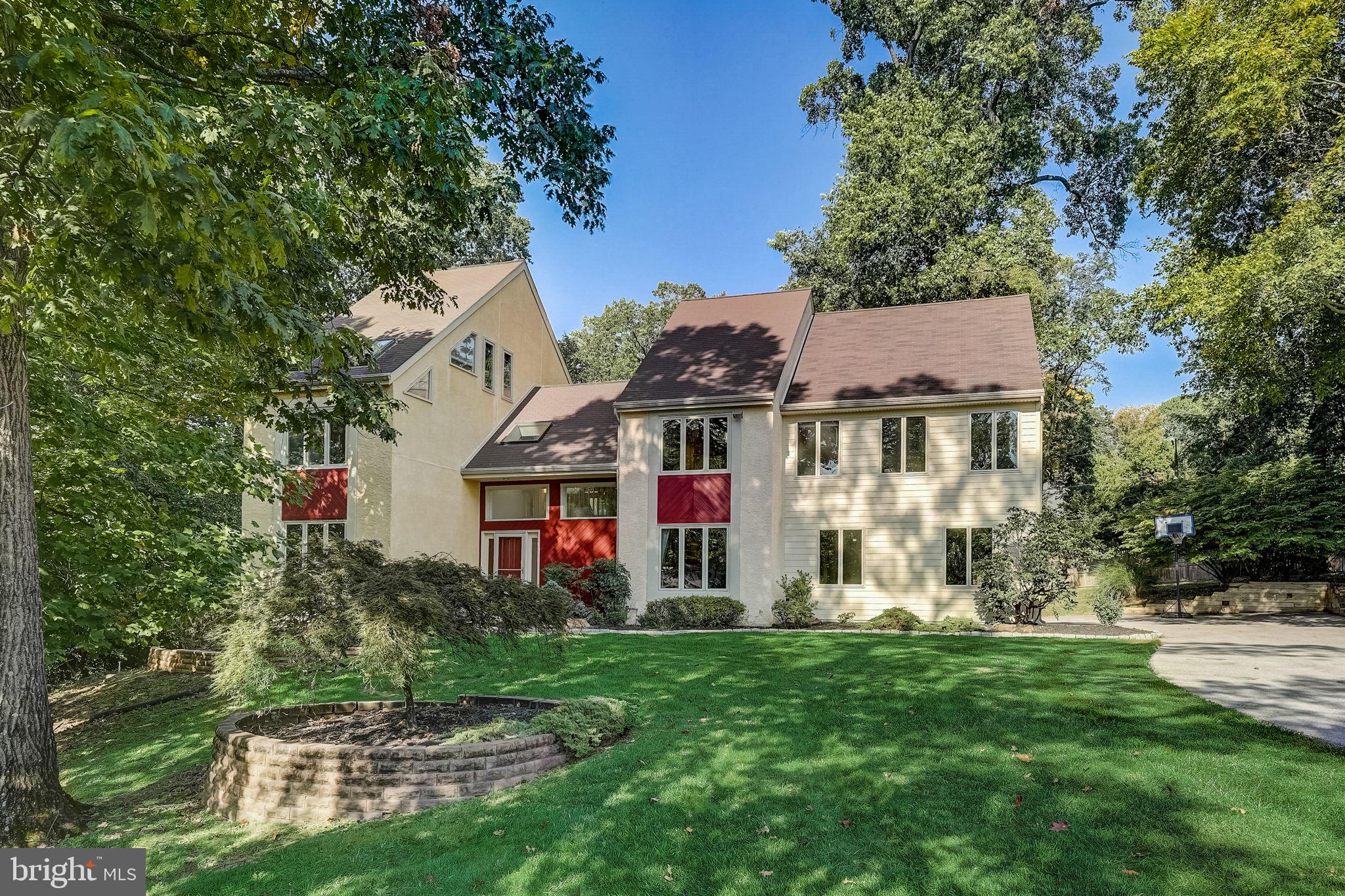 936 Honeysuckle Ln