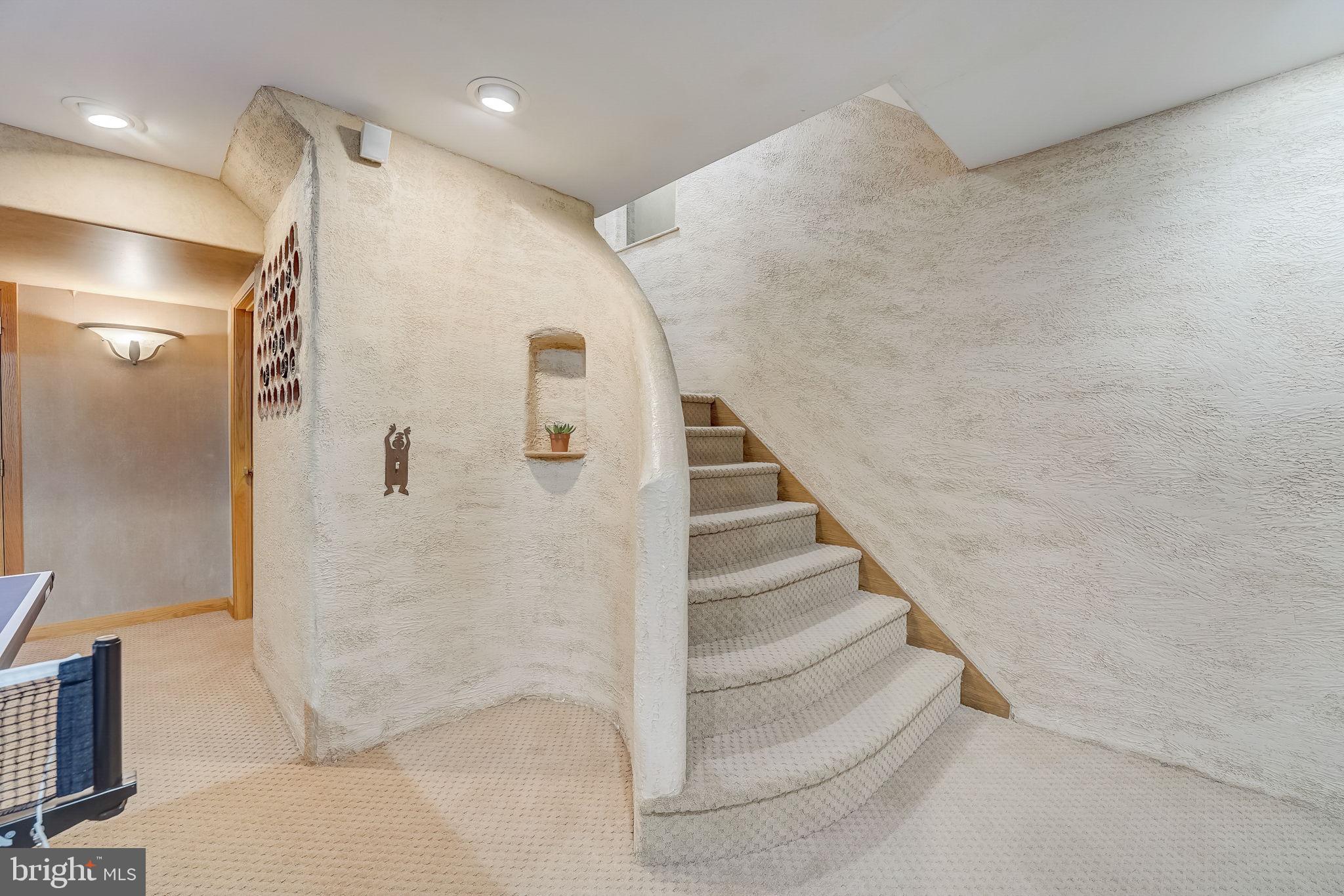 936 Honeysuckle Ln