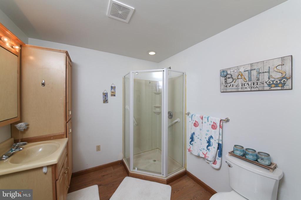 366 High St