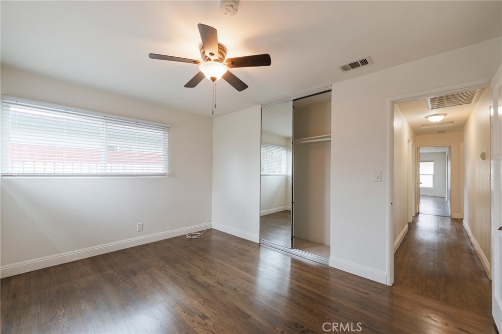 1040 W Acacia