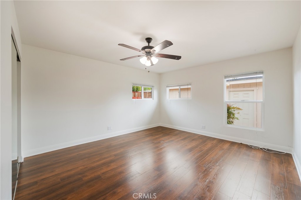 1040 W Acacia