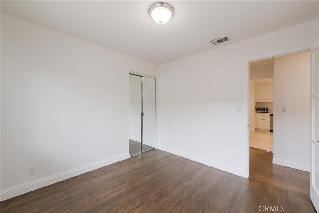 1040 W Acacia