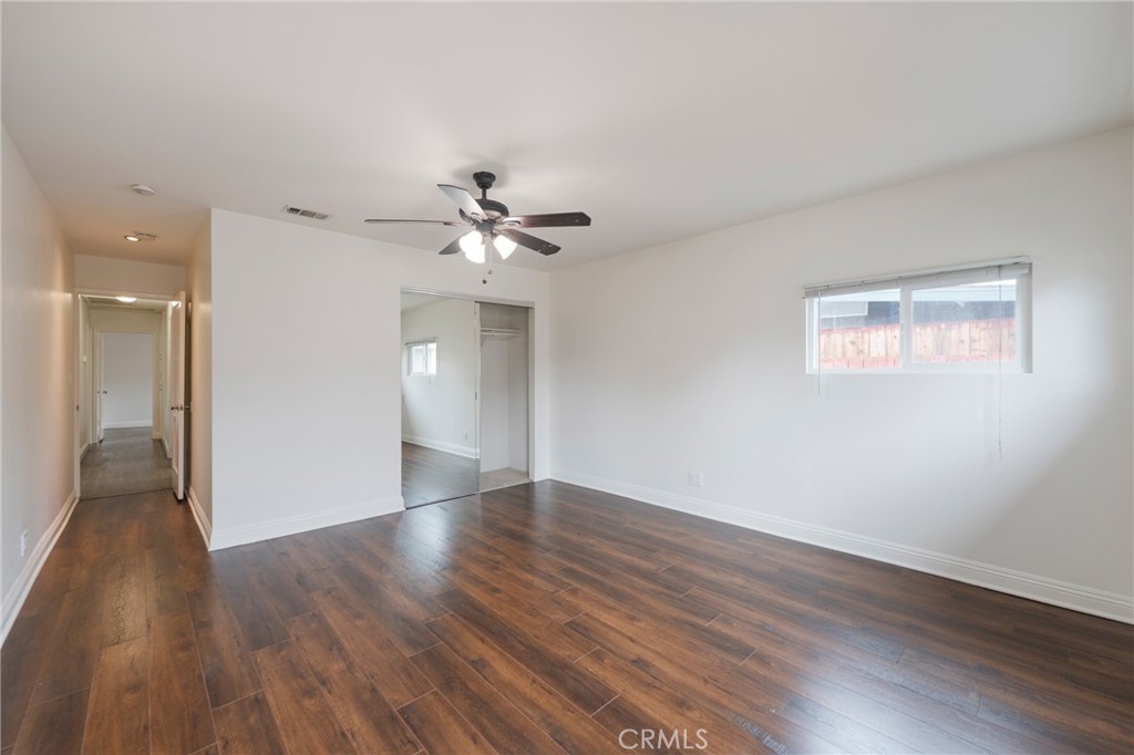 1040 W Acacia