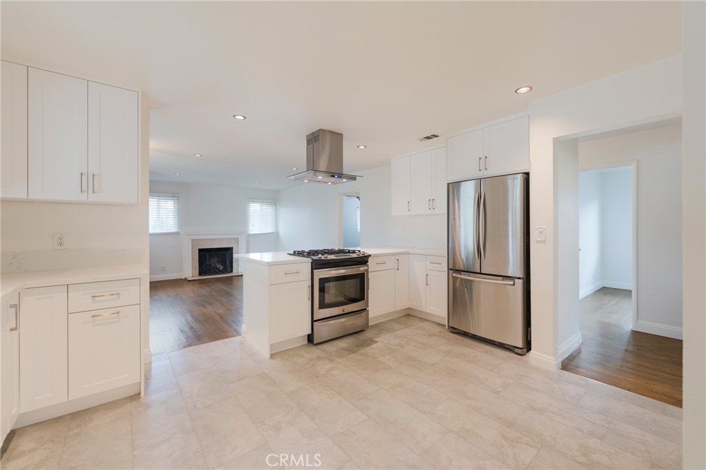 1040 W Acacia