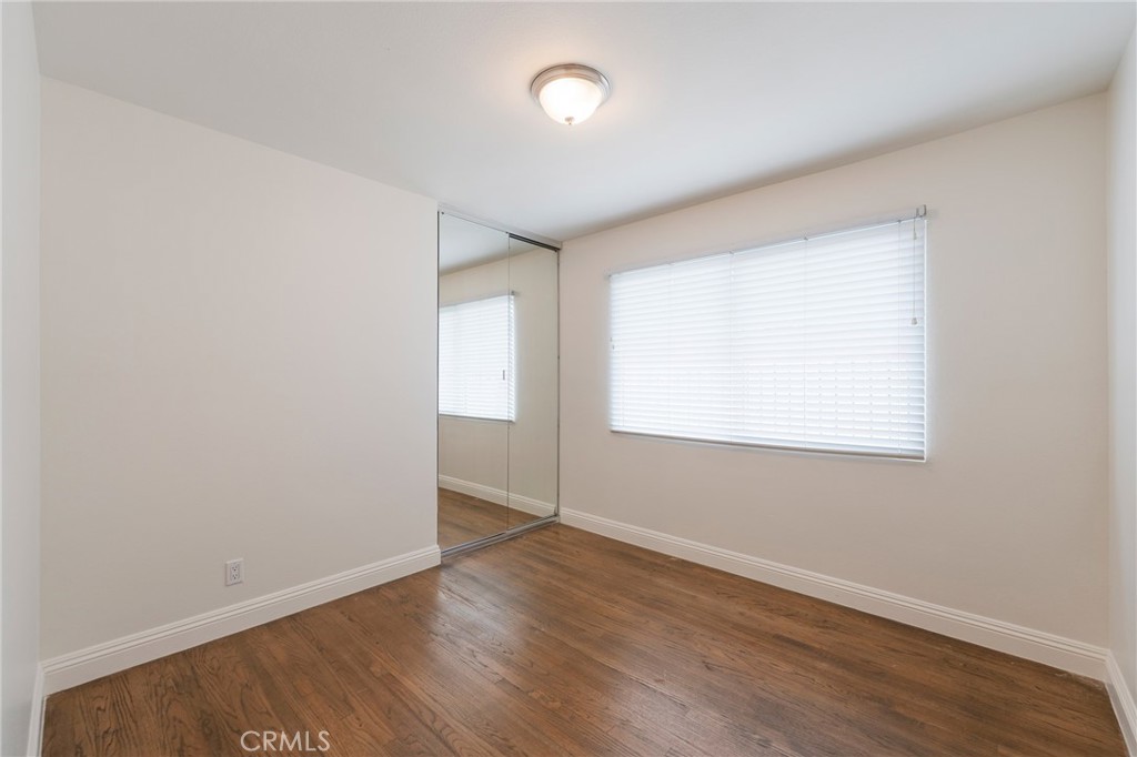 1040 W Acacia