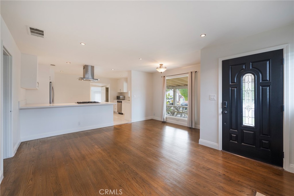 1040 W Acacia