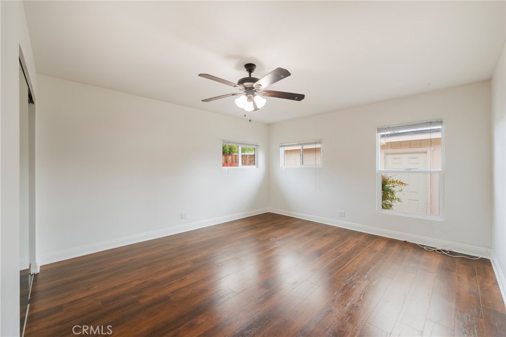 1040 W Acacia