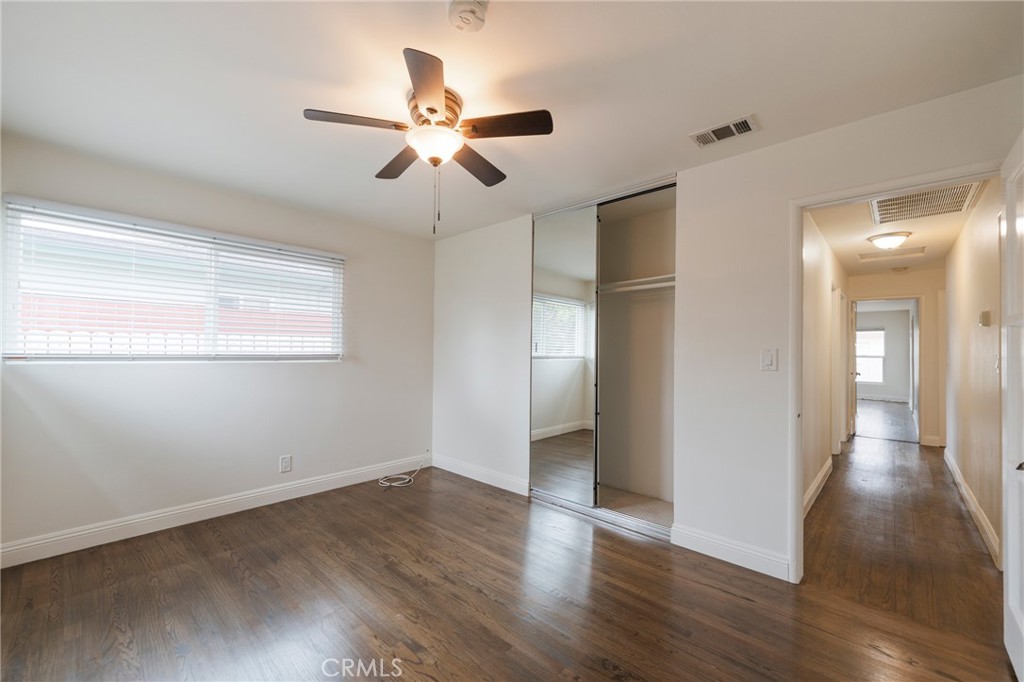 1040 W Acacia