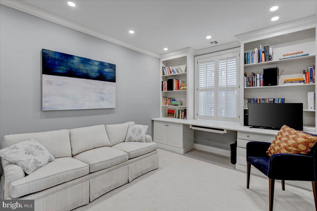 1735 NEW HAMPSHIRE AVENUE NW Unit: 401