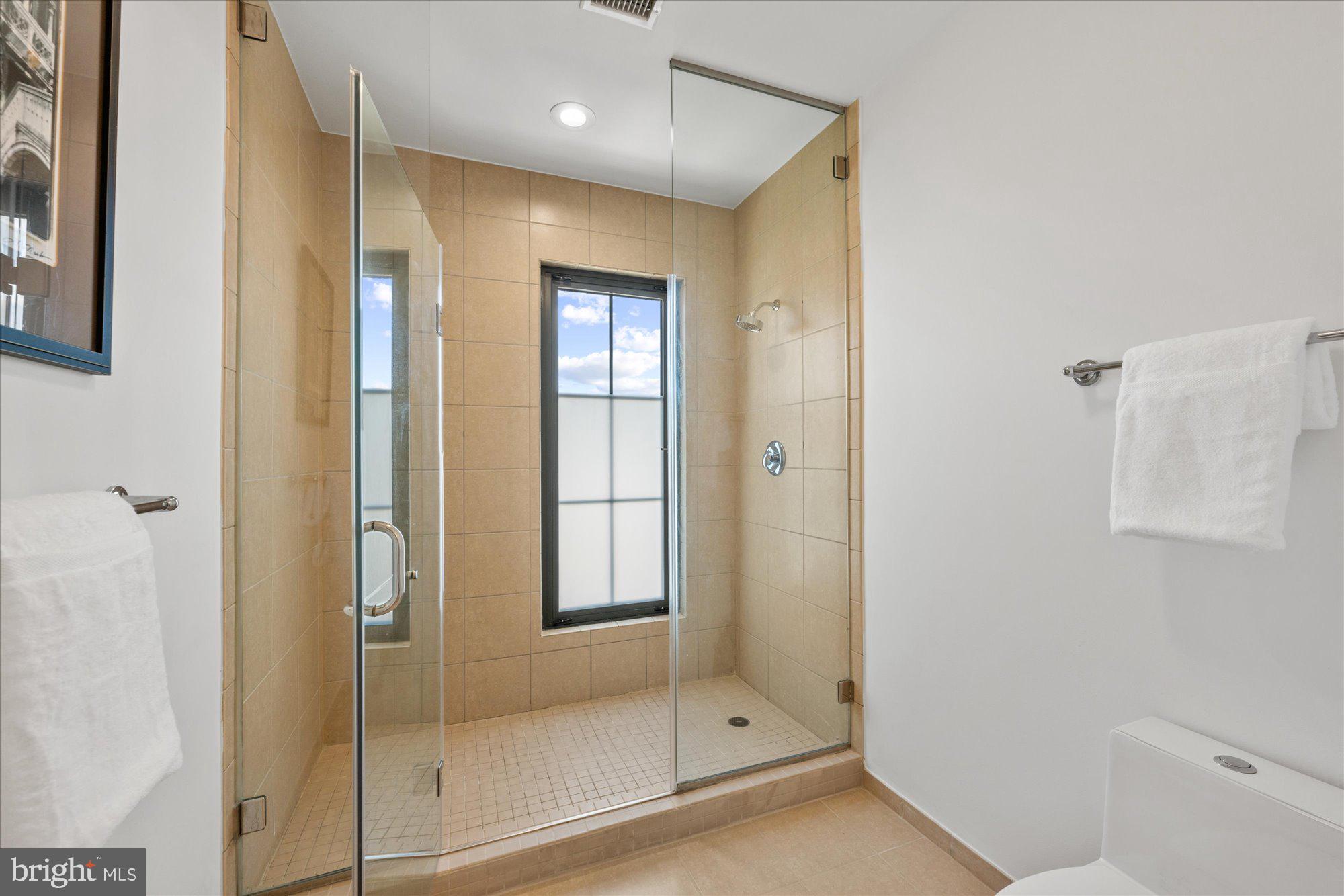 910 M St NW #1018