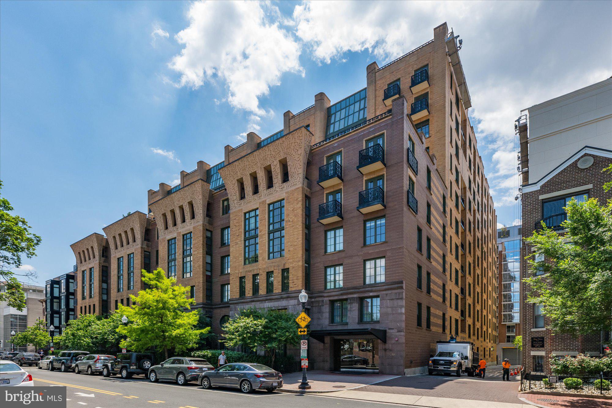 910 M St NW #1018