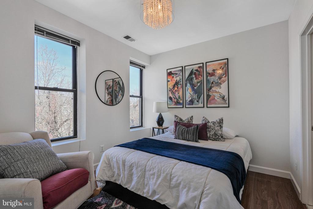 1900 S St NW #402