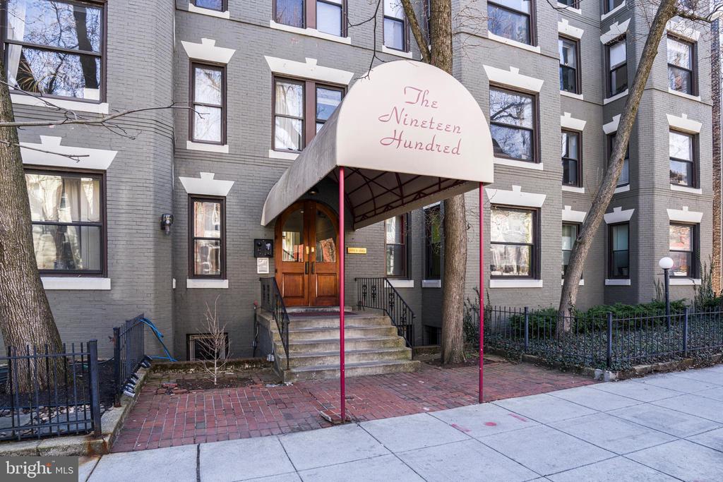 1900 S St NW #402