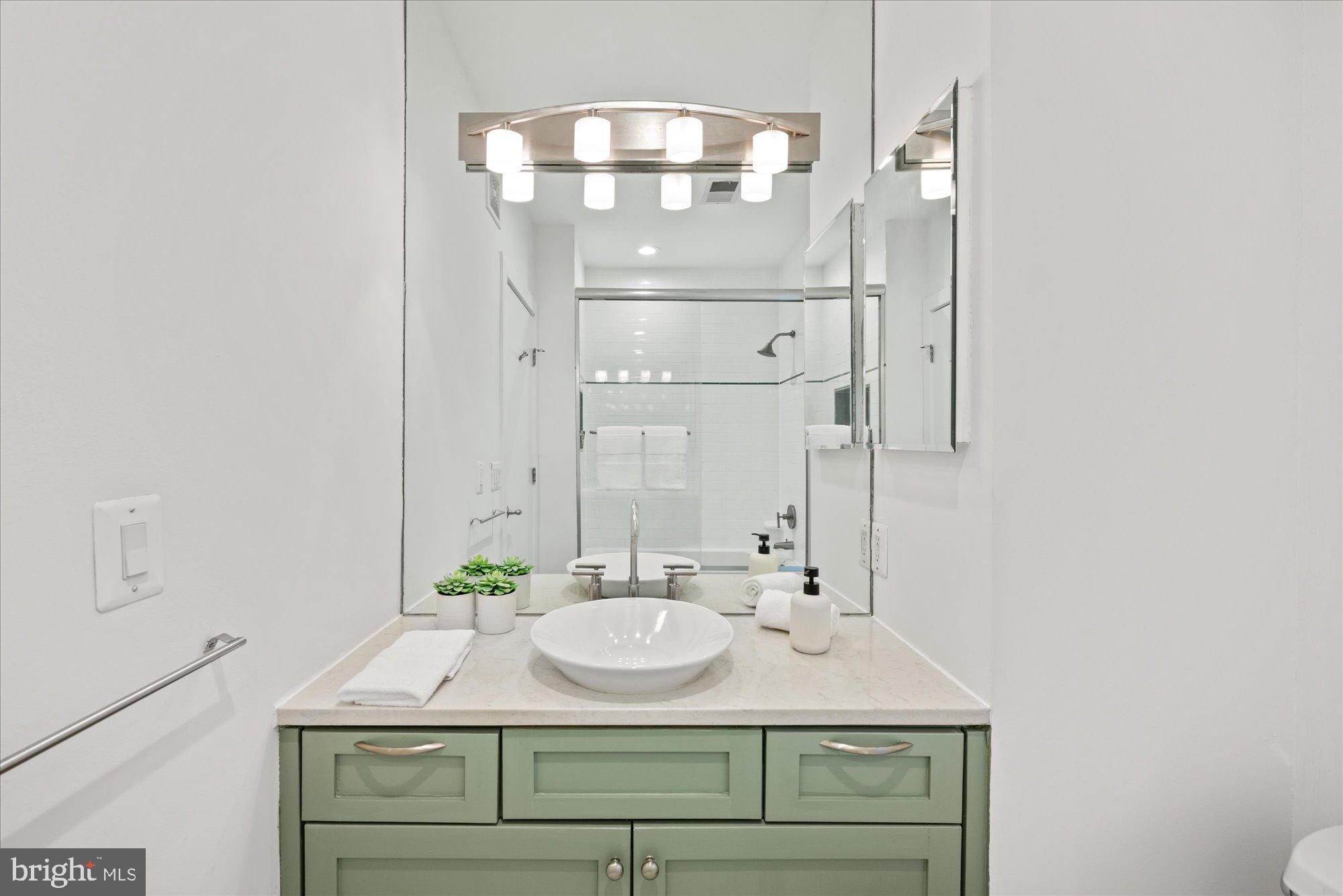 1425 Euclid St NW #10