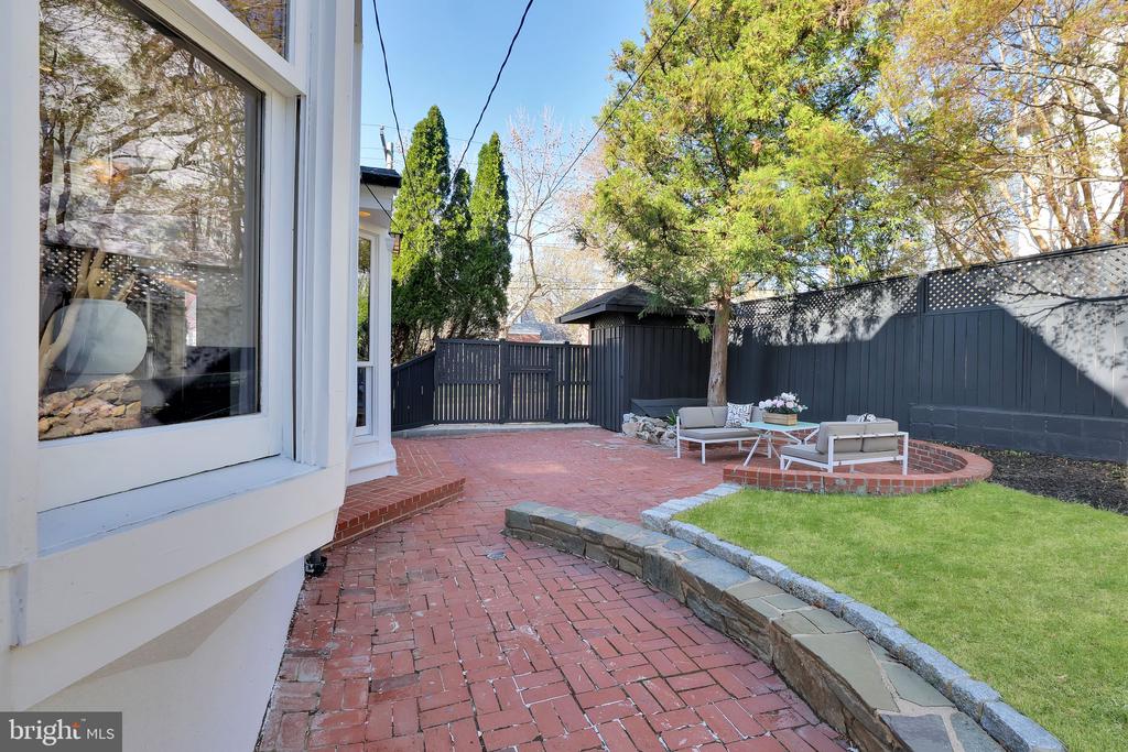 6009 34th Pl NW