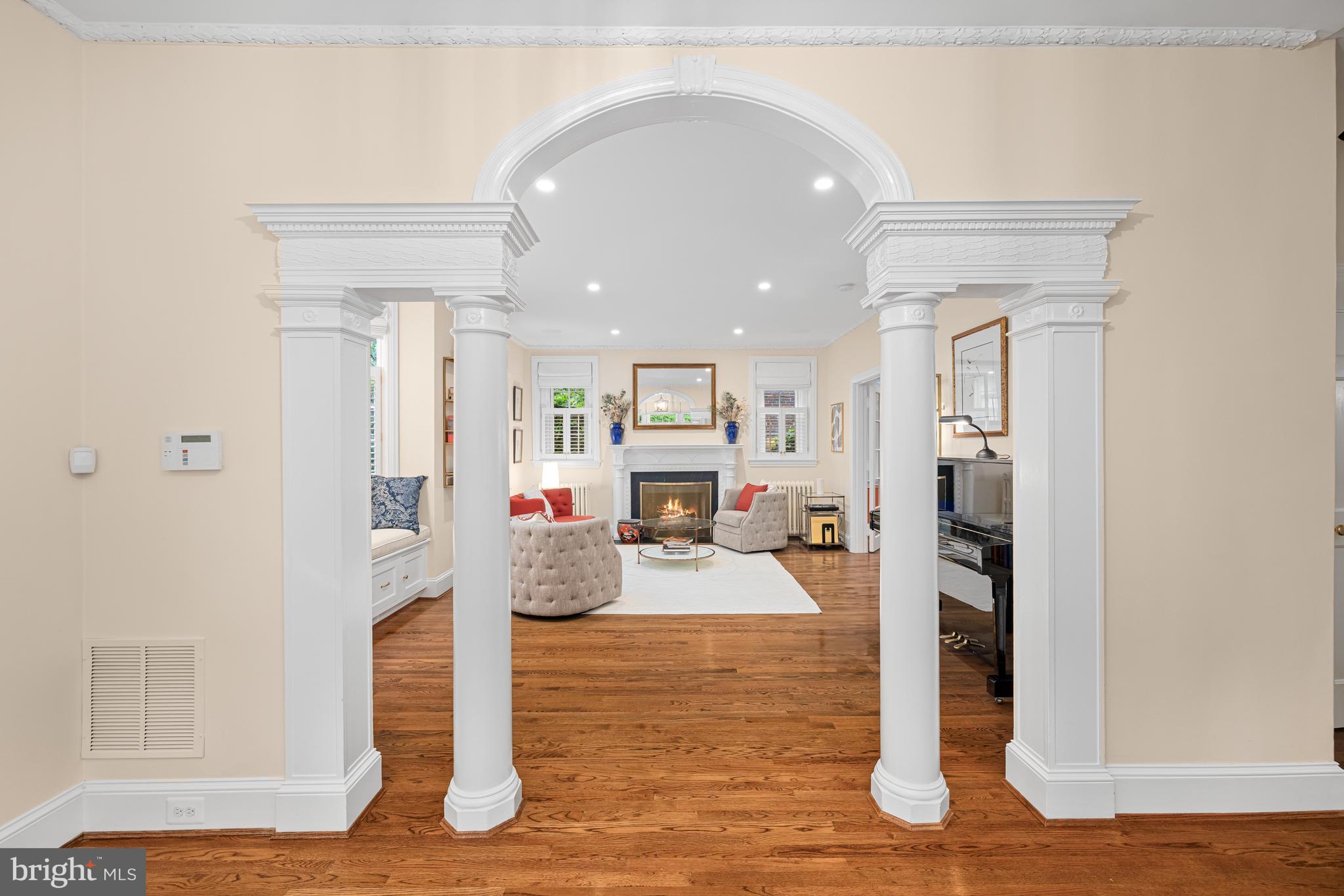 3013 Cathedral Ave NW