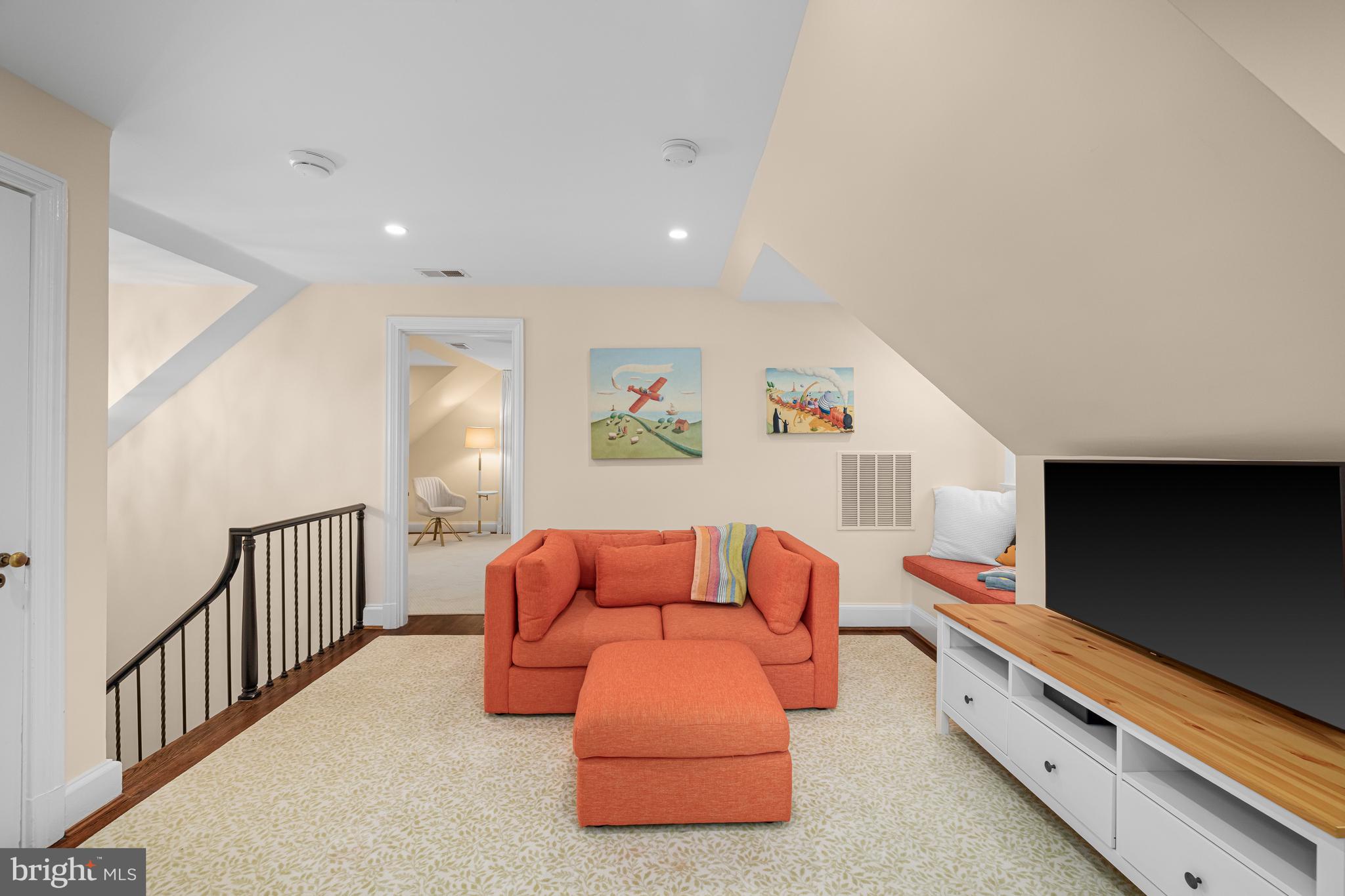 3013 Cathedral Ave NW