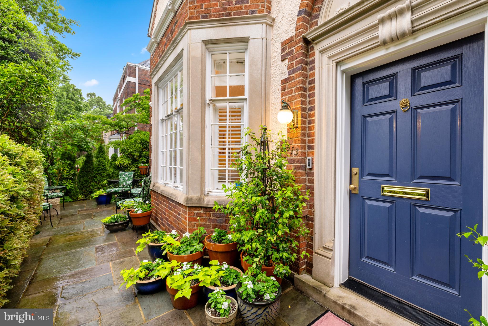 3013 Cathedral Ave NW