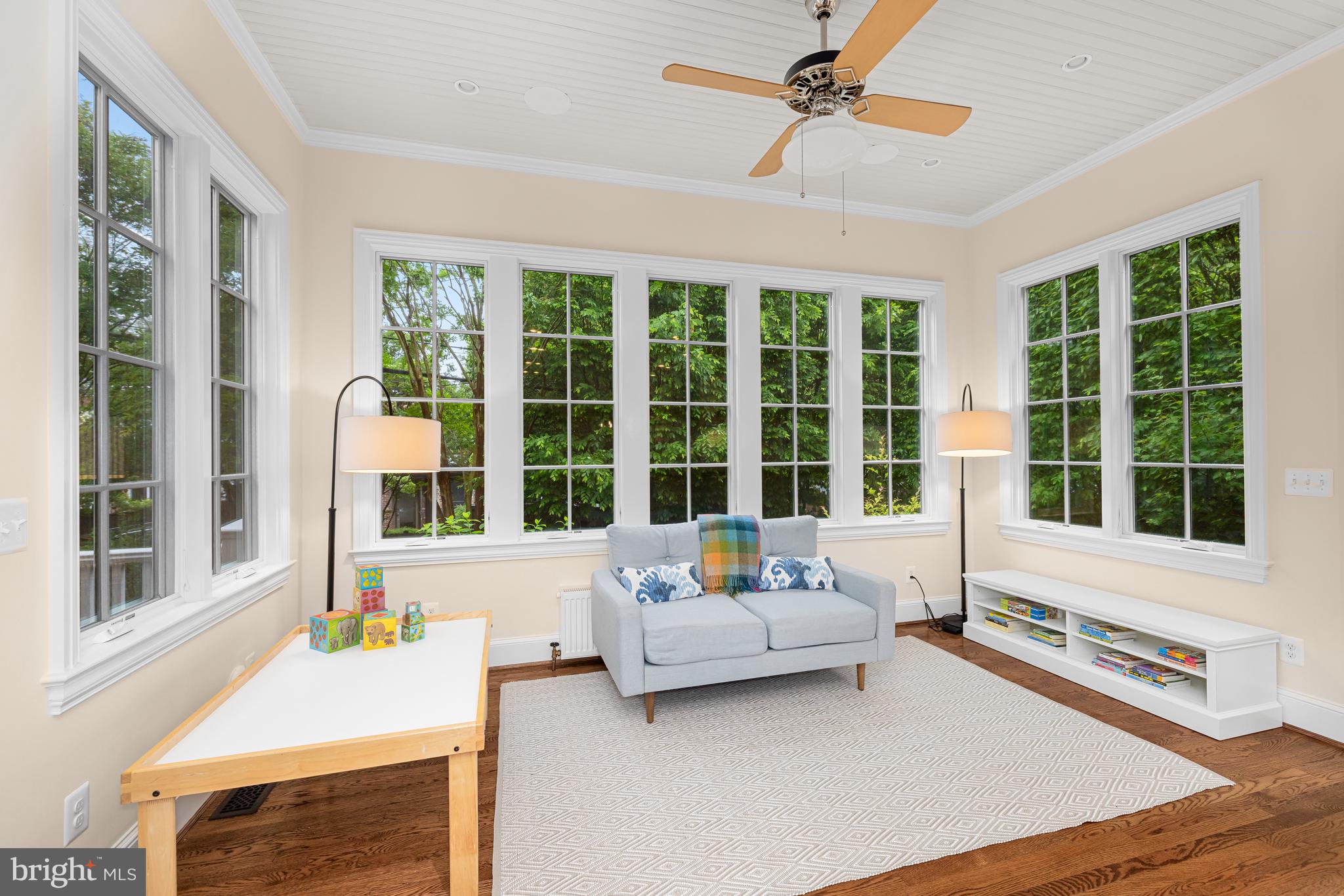 3013 Cathedral Ave NW