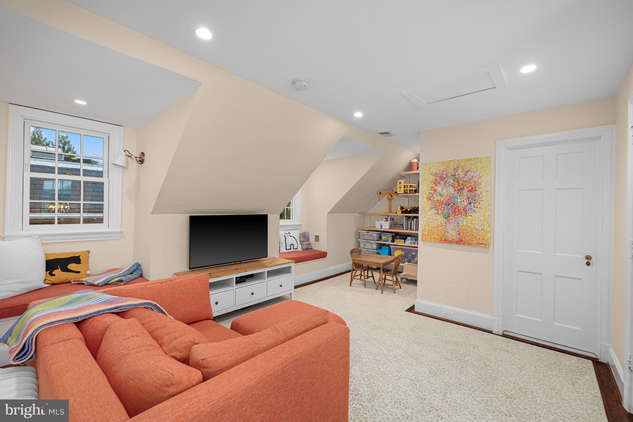 3013 Cathedral Ave NW