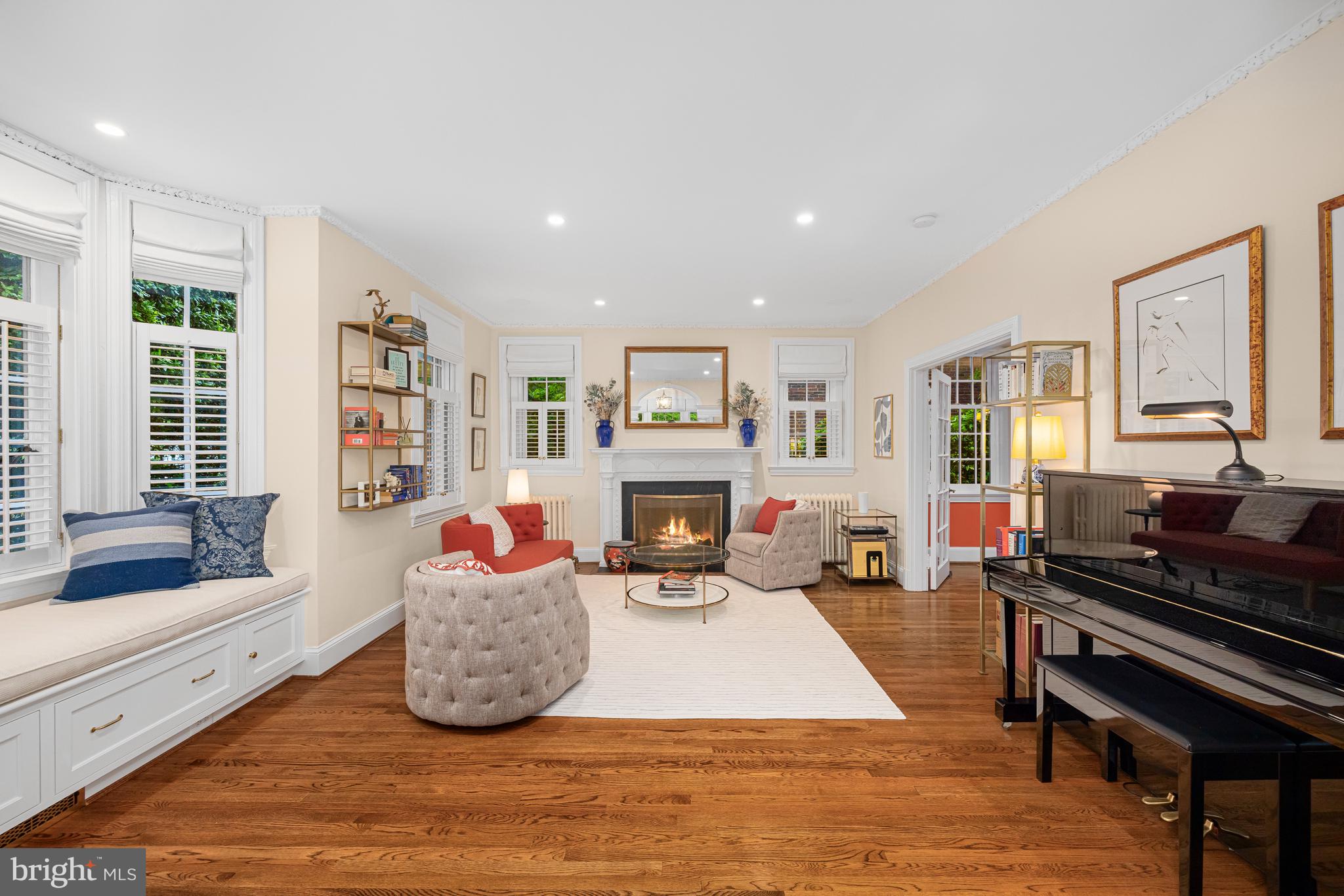 3013 Cathedral Ave NW