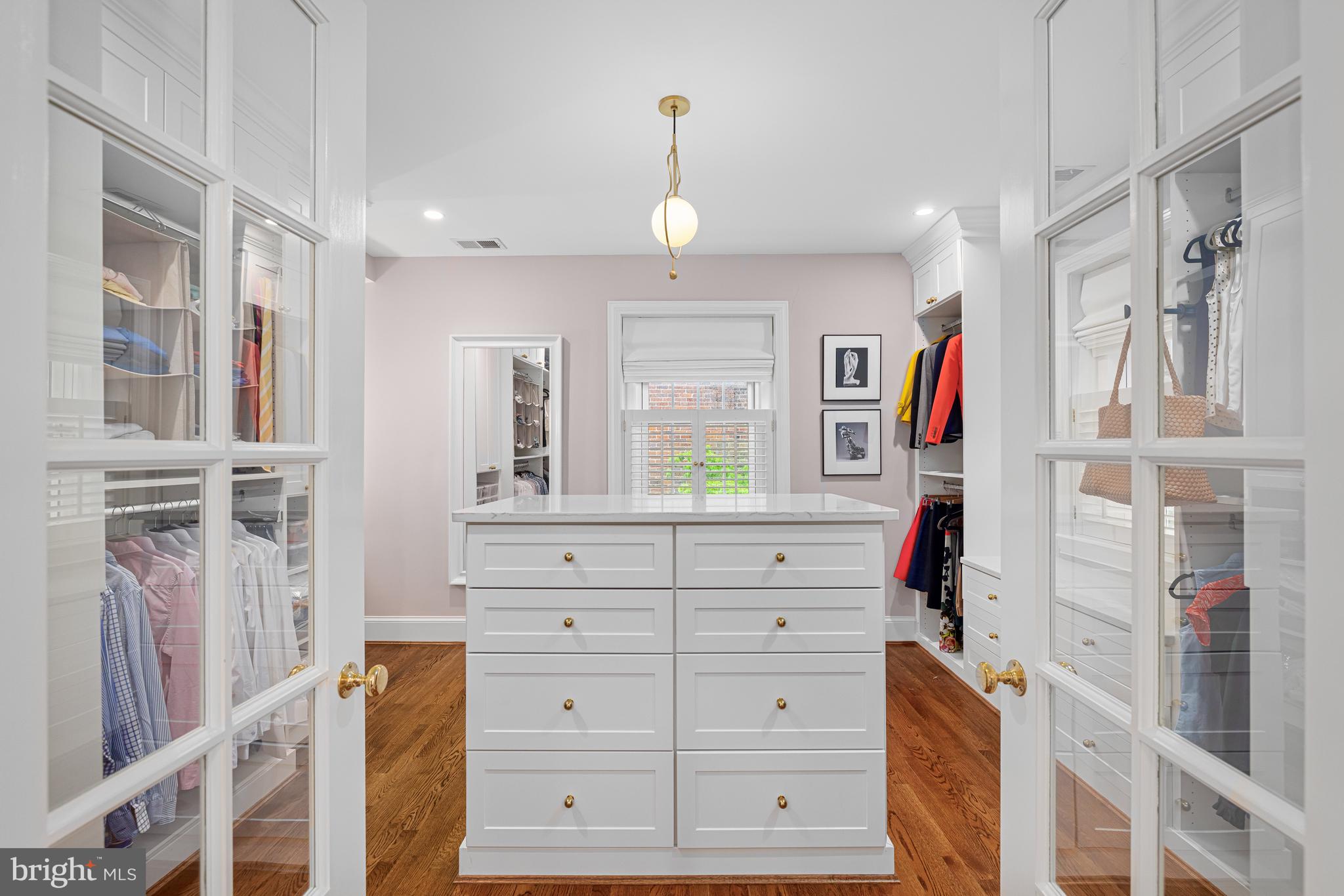 3013 Cathedral Ave NW