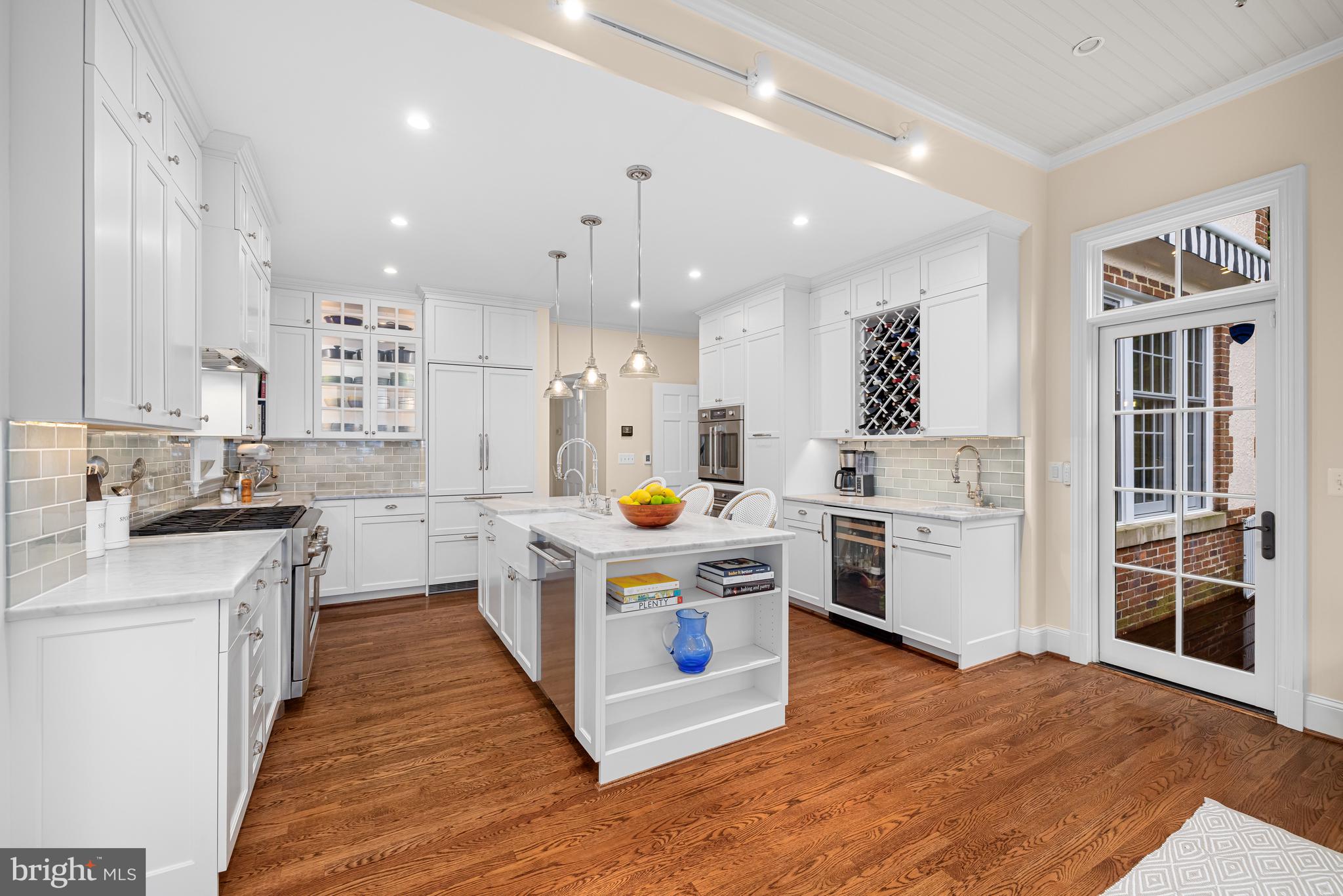 3013 Cathedral Ave NW