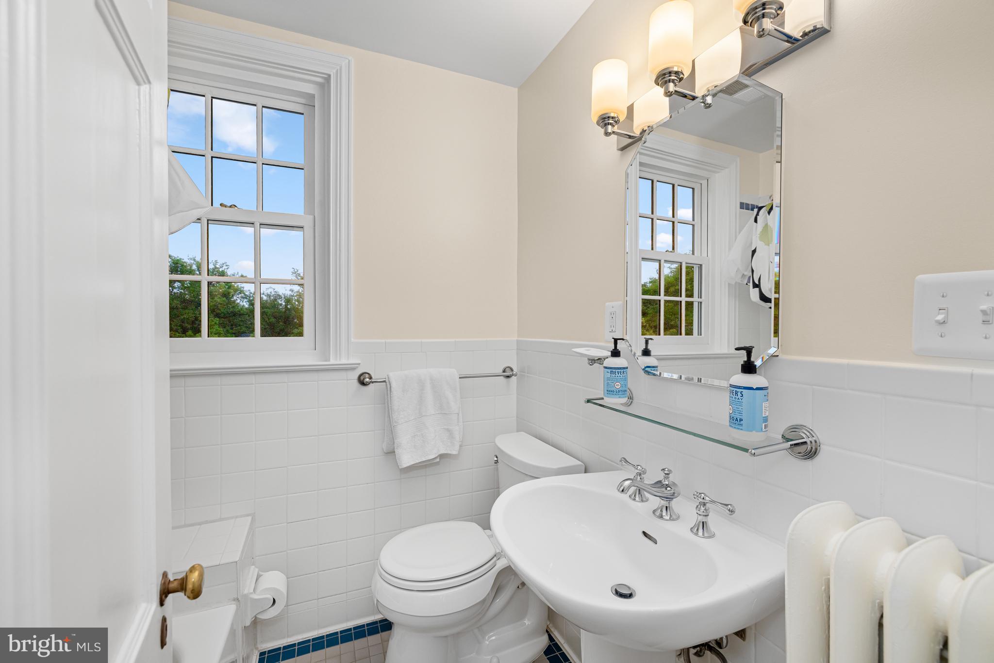 3013 Cathedral Ave NW