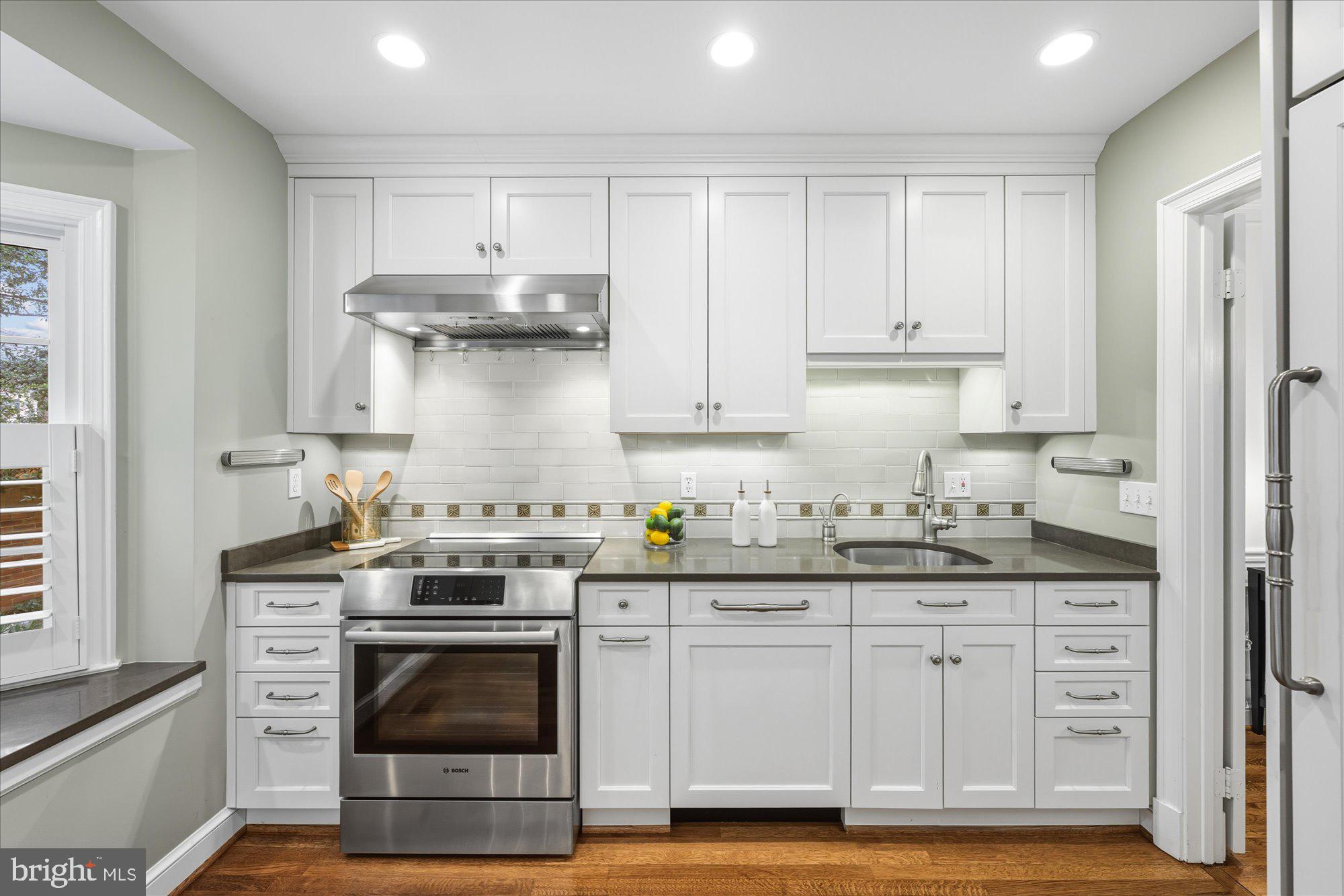 4342 WESTOVER PLACE NW