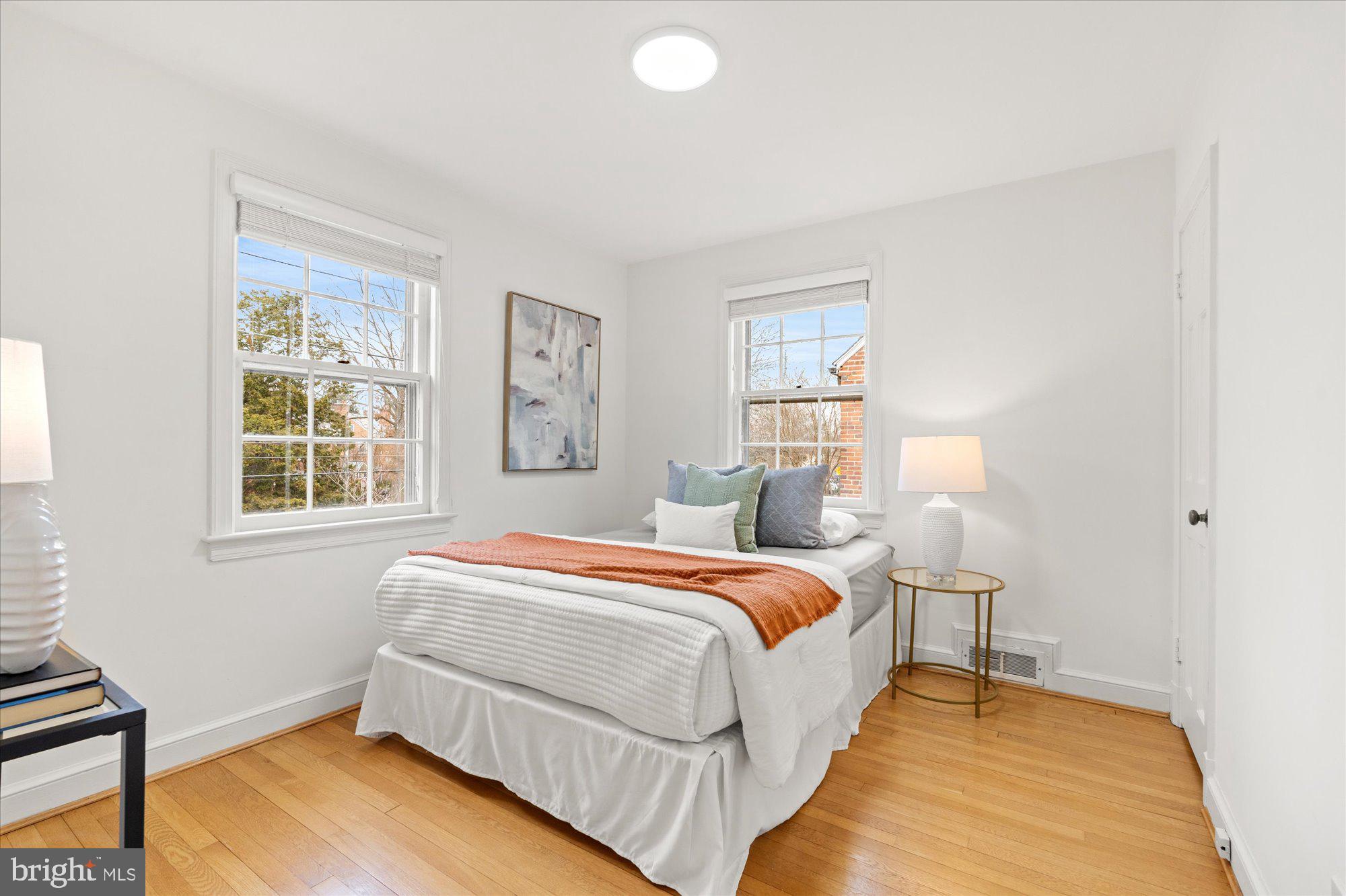 3268 CHESTNUT STREET NW