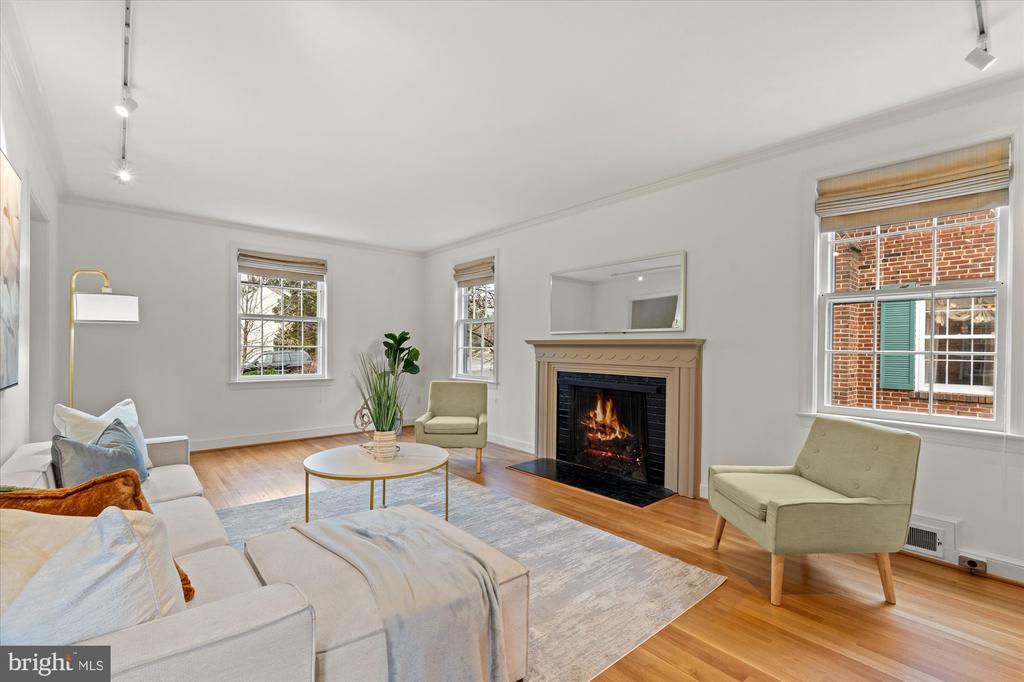 3268 CHESTNUT STREET NW