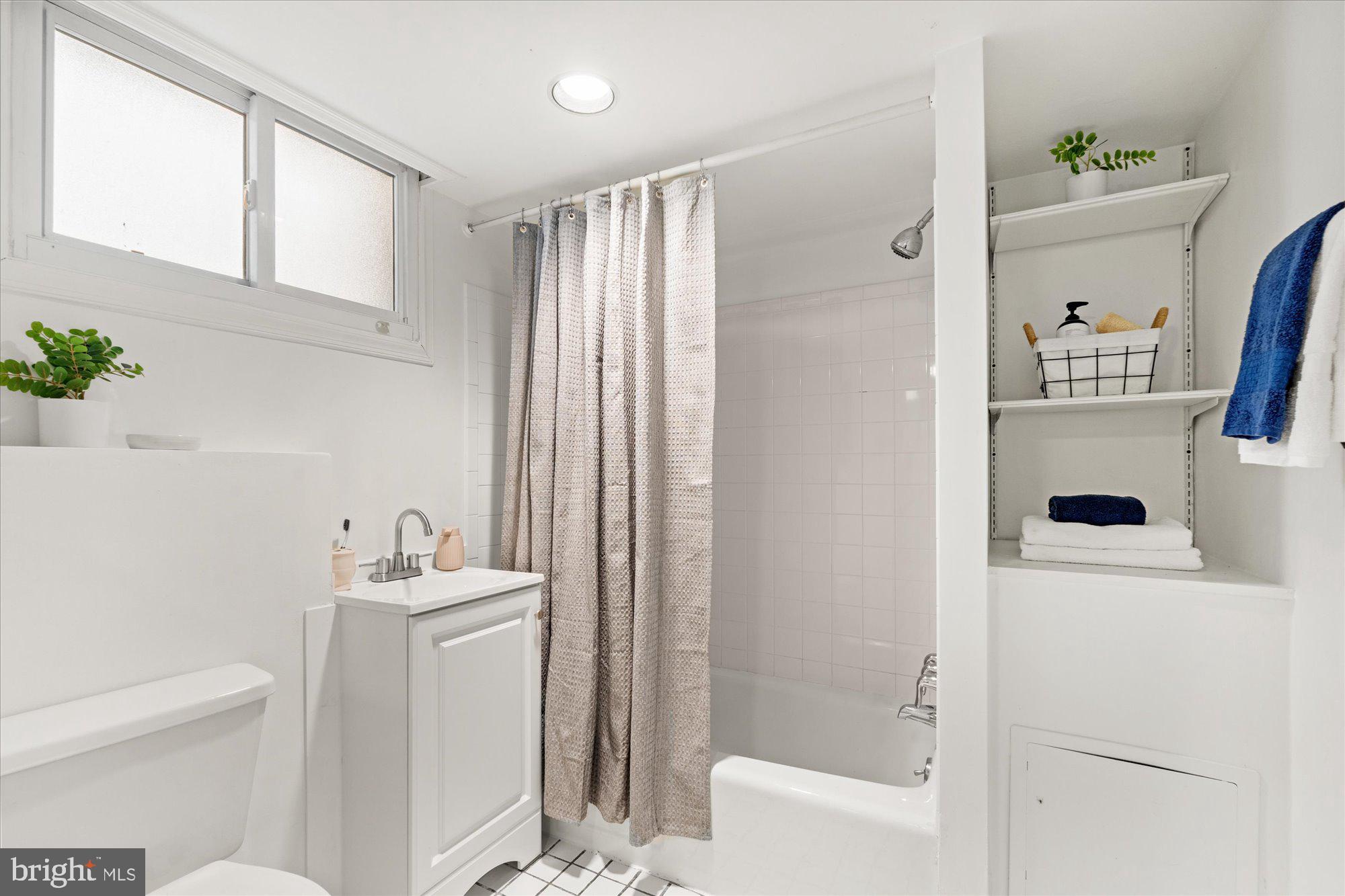 3268 CHESTNUT STREET NW