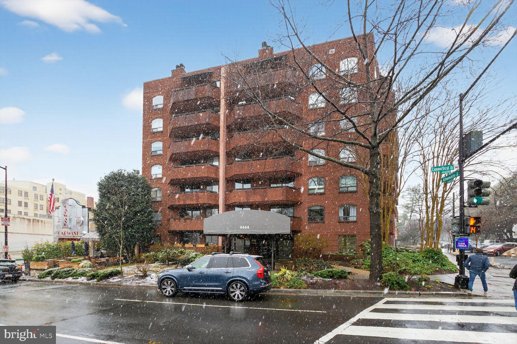 4444 CONNECTICUT AVENUE NW 703