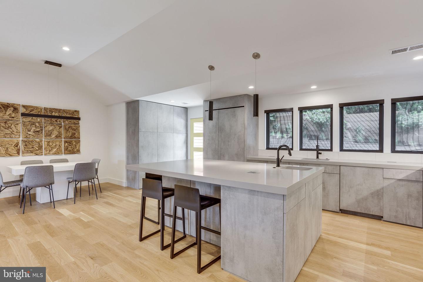 6503 BROOKES HILL COURT