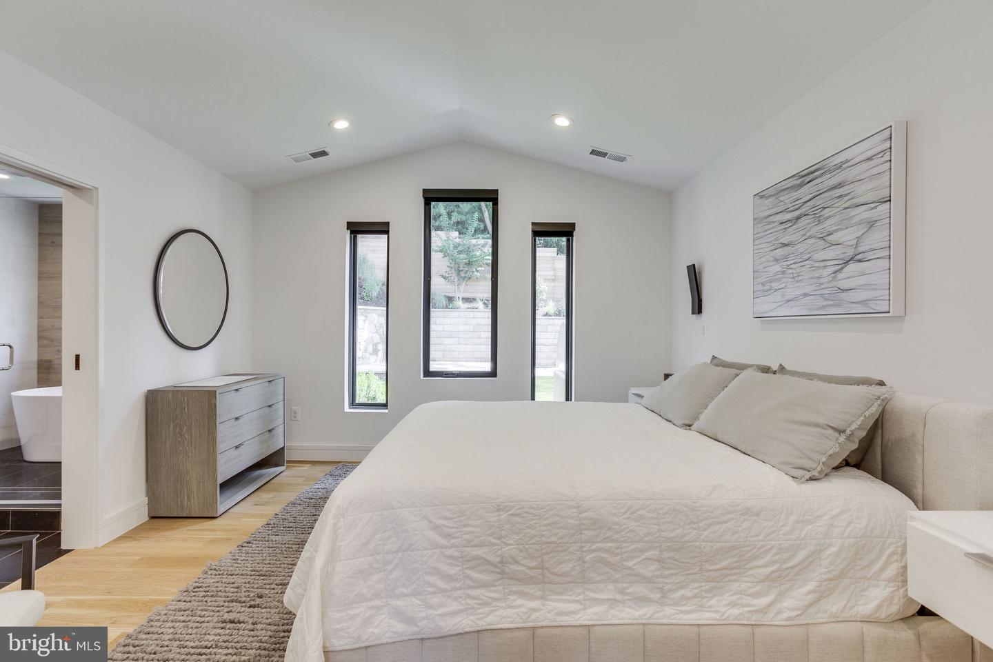 6503 BROOKES HILL COURT