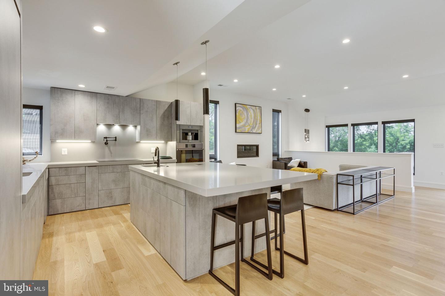 6503 BROOKES HILL COURT