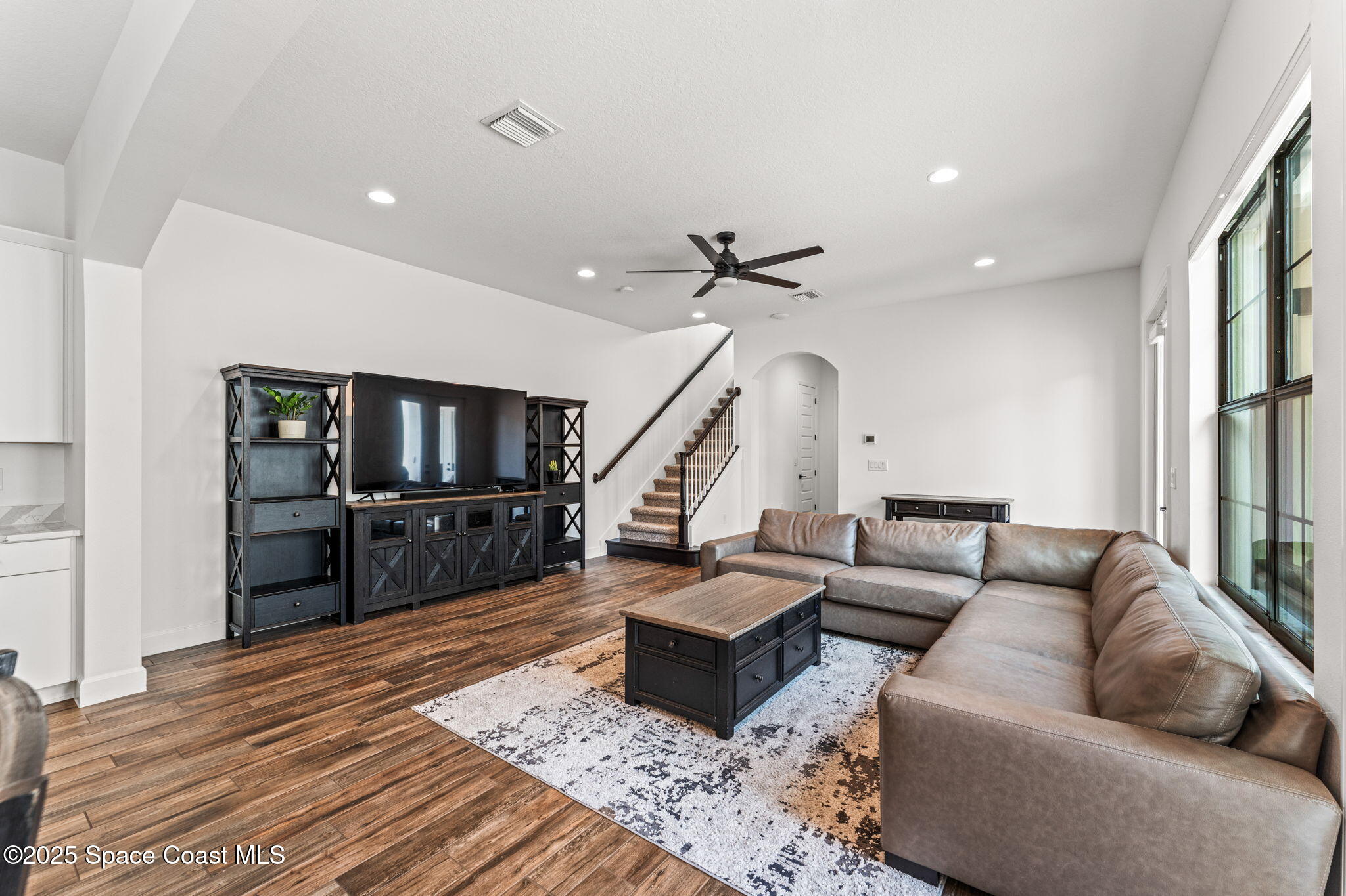 8476 Lyside Drive