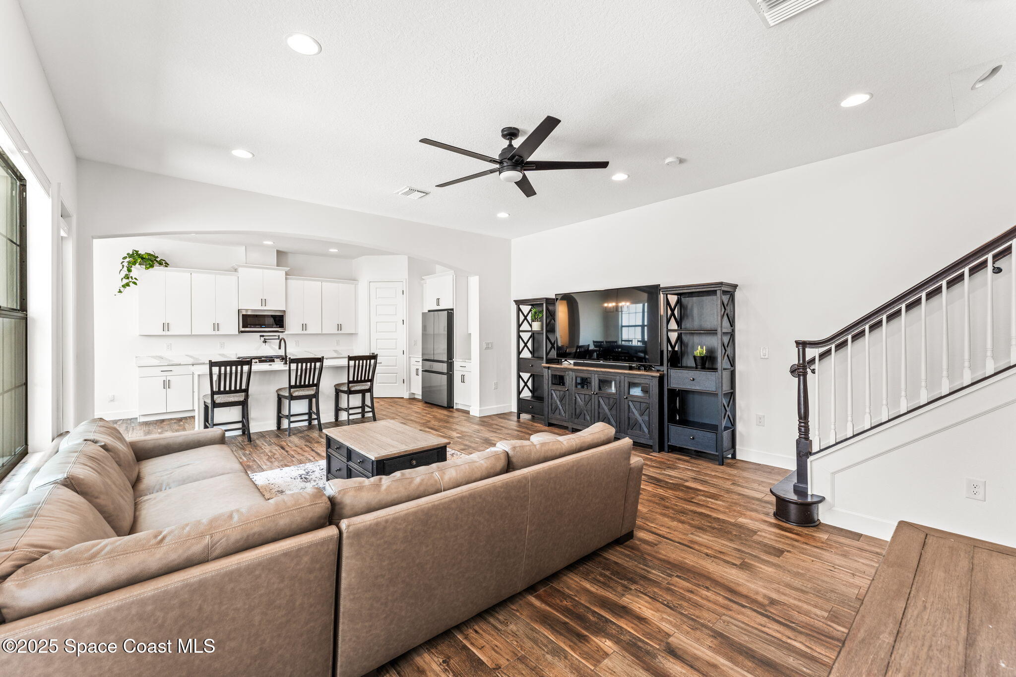 8476 Lyside Drive
