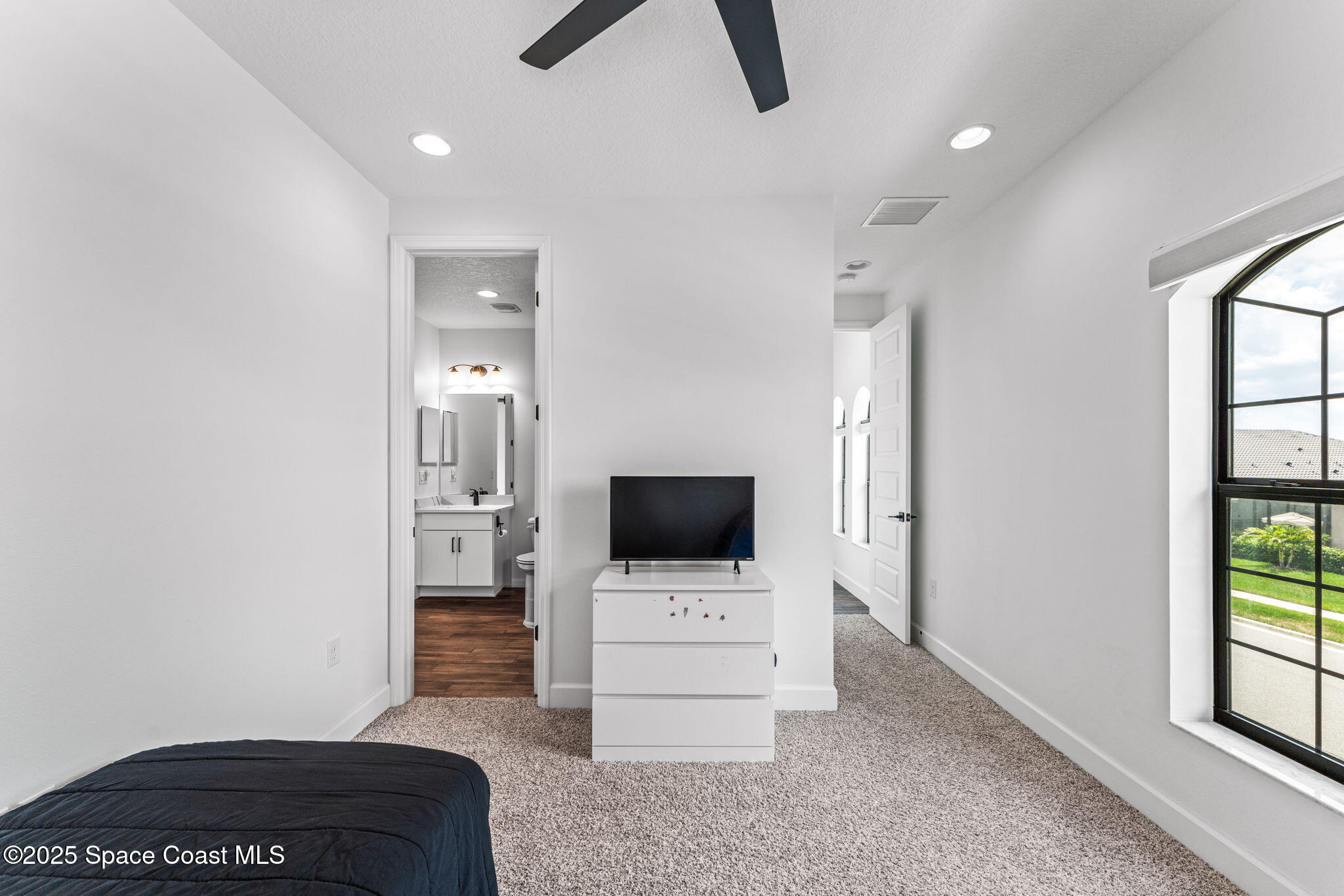 8476 Lyside Drive