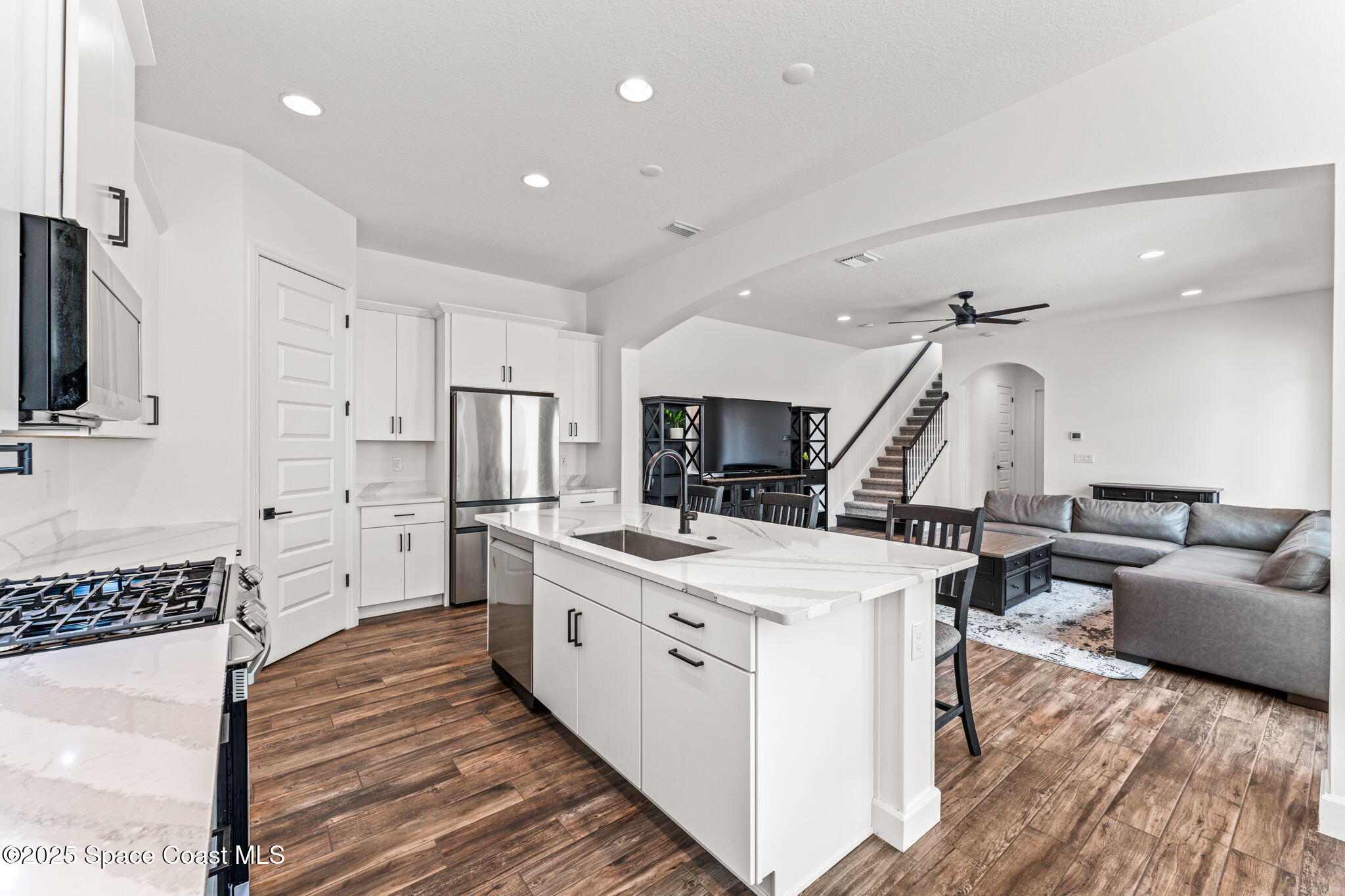 8476 Lyside Drive