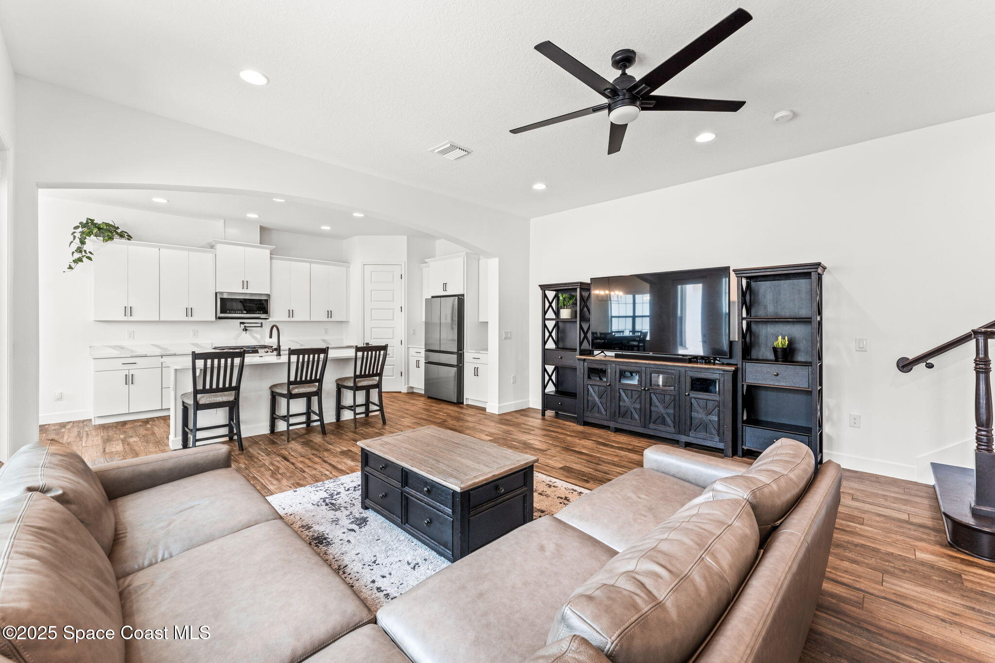 8476 Lyside Drive