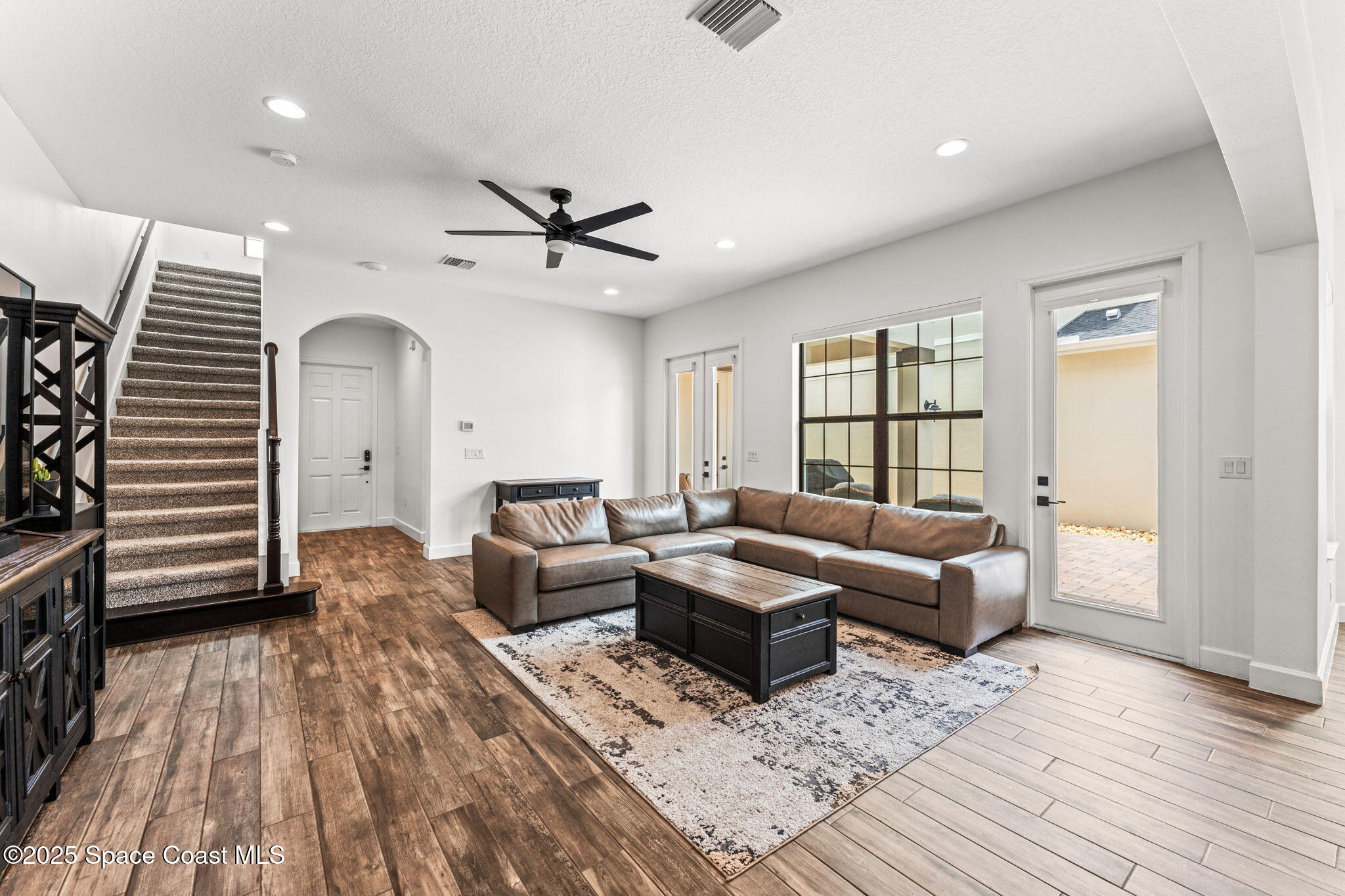 8476 Lyside Drive