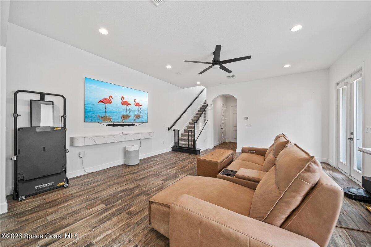 8476 Lyside Drive