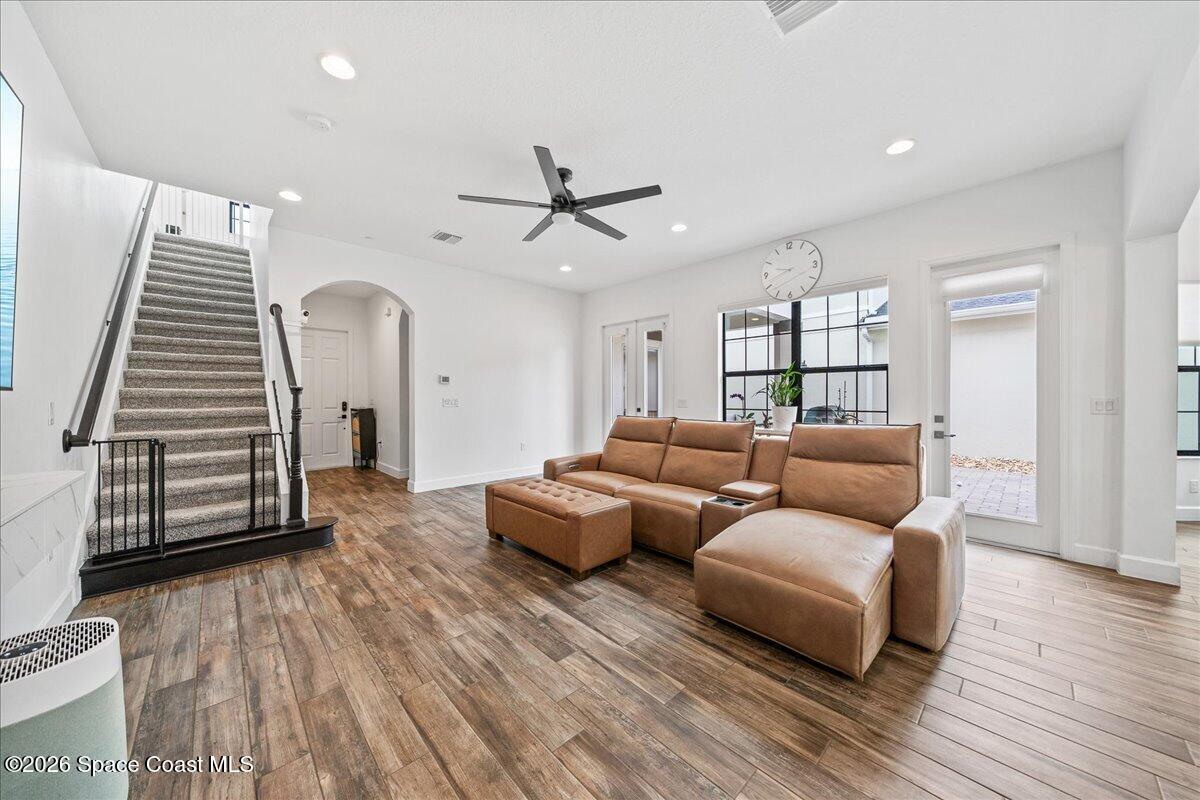 8476 Lyside Drive