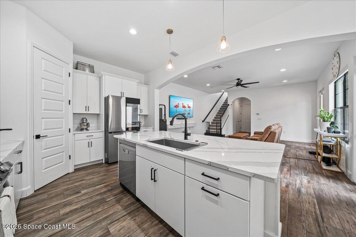 8476 Lyside Drive