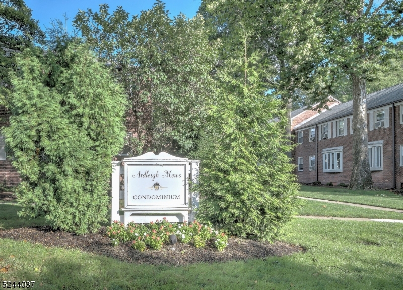 349 Bloomfield Ave 118